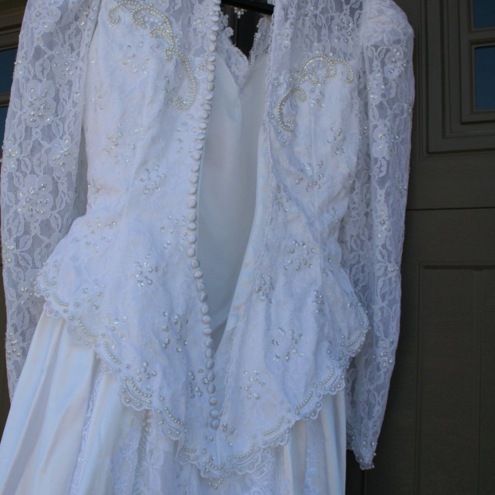 Wedding Dress - Picture 4 of 11